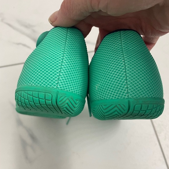 Adidas Teal and Navy Indoor Football Shoes Size 2 Youth Unisex - Picture 3 of 9
